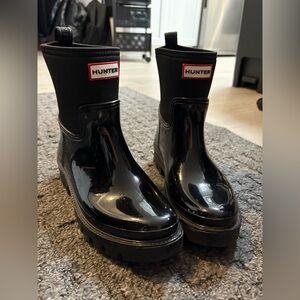 Hunter Shiny Black Short Boots